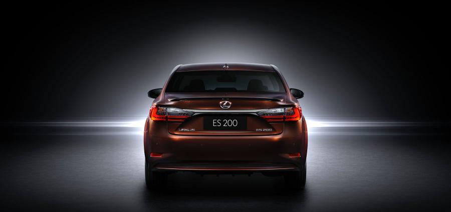  Lexus ES200 2015 года  (фото 4 из 7)